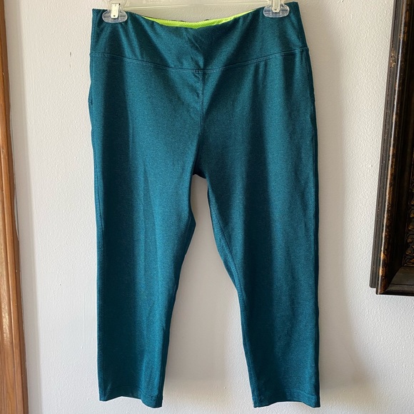 MarikaSport Crop Leggings - Picture 1 of 4